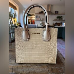 Michael Kors Medium Mercer Crossbody Beige Buff Embossed